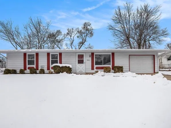 9964 Countryside Rd, Lenexa, KS 66215