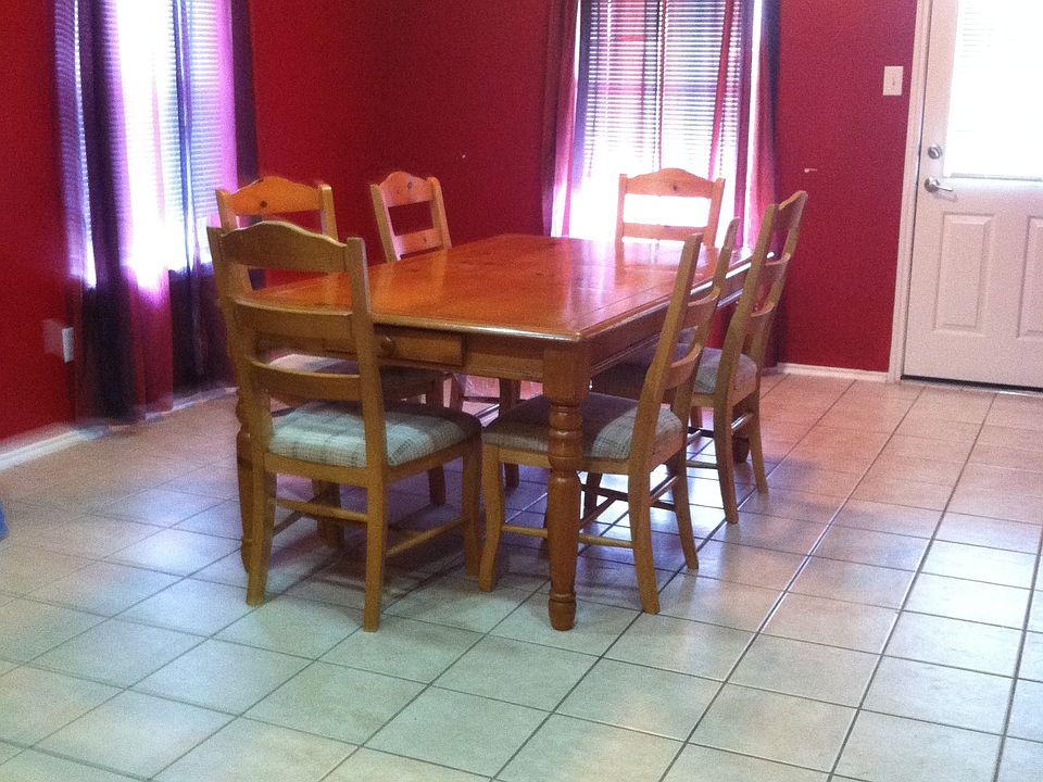 Dining Area Eat in Kitchen