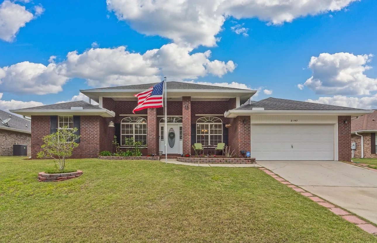 2197 Hagood Loop — Photo 1