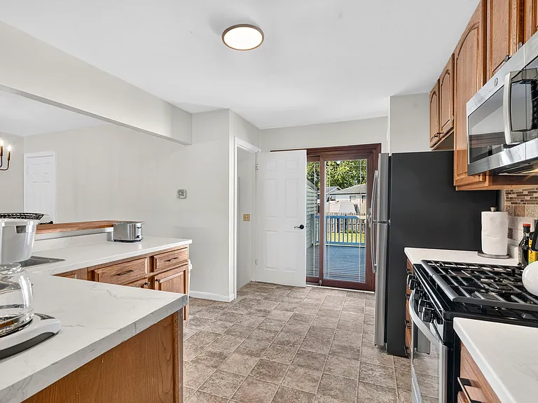615 Loyola Dr — Photo 18