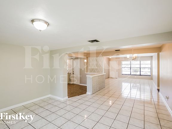 5th image of 679 W Melrose Cir