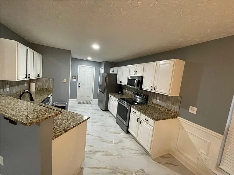 4215 Hamilton Walk Dr — Photo 9