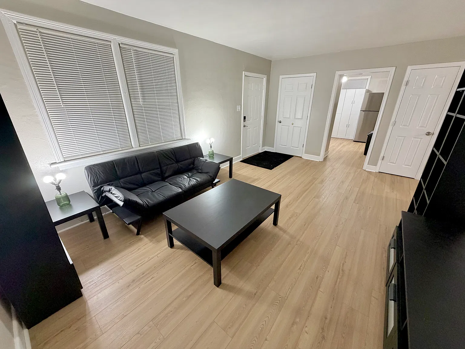 5 bed, 1800 sqft, $867 — Photo 1