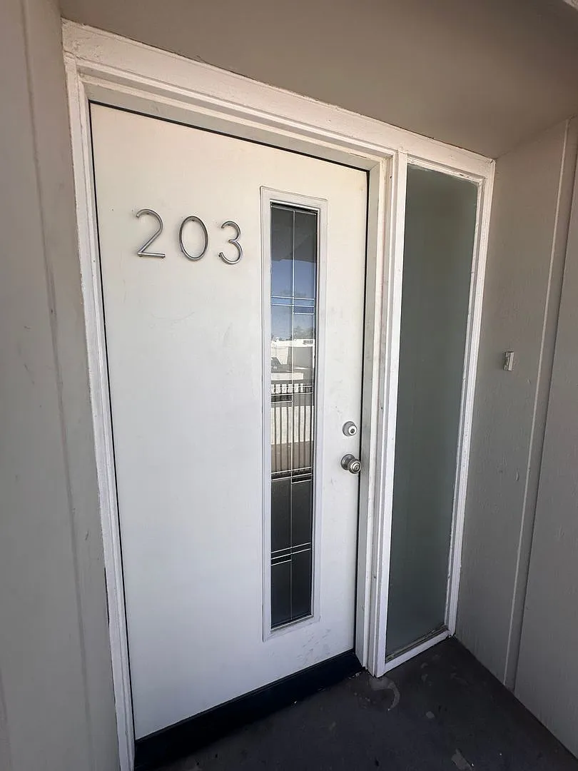 1820 W Mulberry Dr — Photo 2