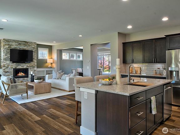 5th image of 18410 Village Parkway E