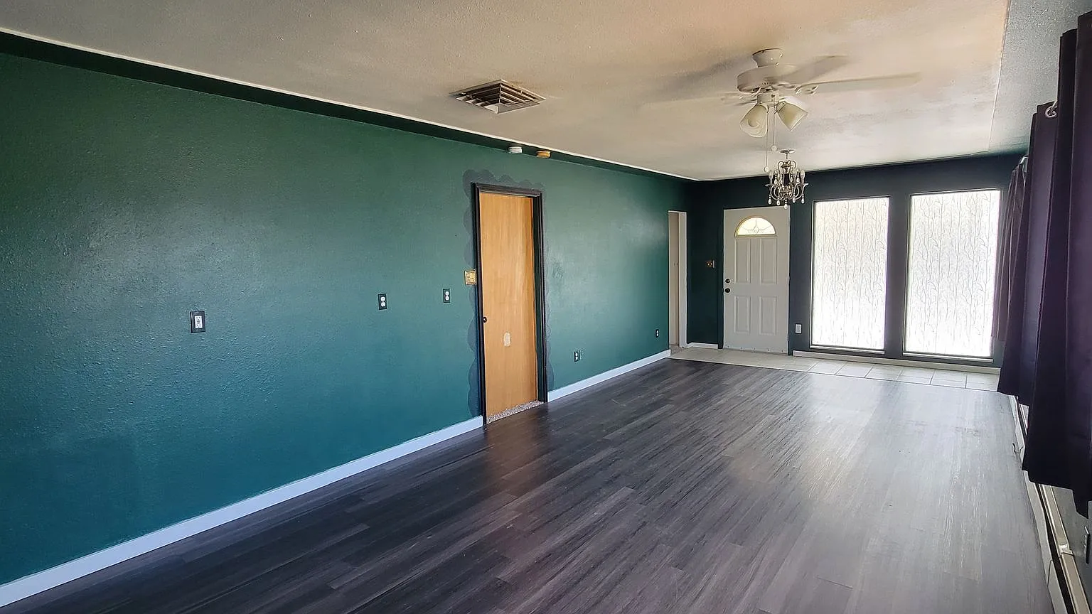 3 bedroom 2 bath home in Penrose — Photo 3