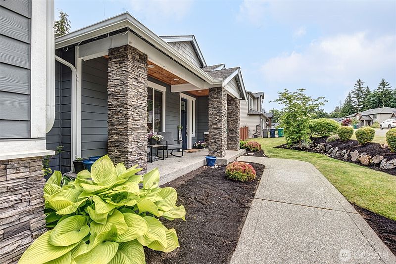 3rd image of 5529 159th Avenue SE