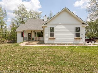 5828 Madleys Ln, Howell, MI 48843