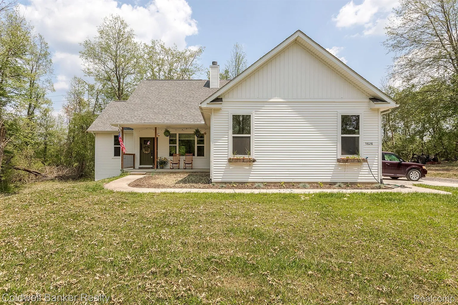 5828 Madleys Ln photo 1