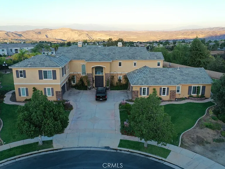 1583 Twin Oaks Cir — Photo 2
