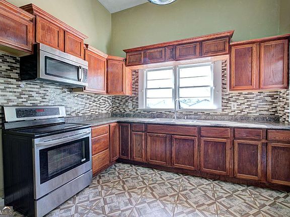 4th image of 18 Cherokee St SW