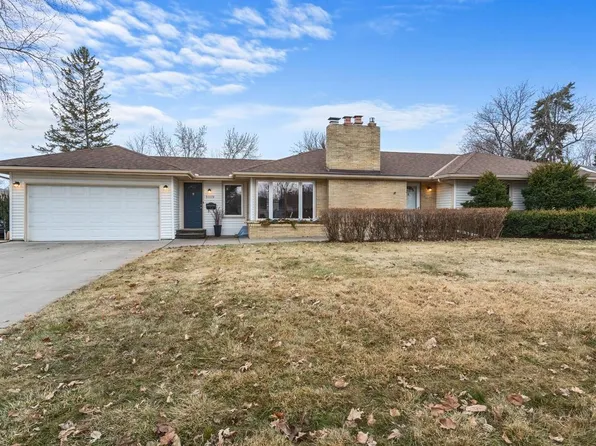 5009 W 56th St, Edina, MN 55436