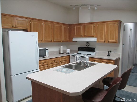 5th image of 10 N Beaver Pl S