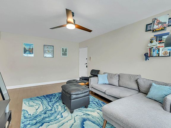 4th image of 1657 W Farwell Ave APT 2D