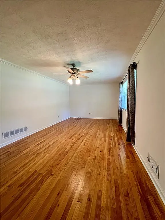 3 bed, 2.5 bath, 2100 sqft, $1,900 — Photo 4