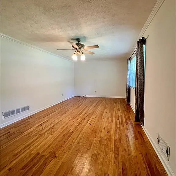 6695 Courtney Dr — Photo 4