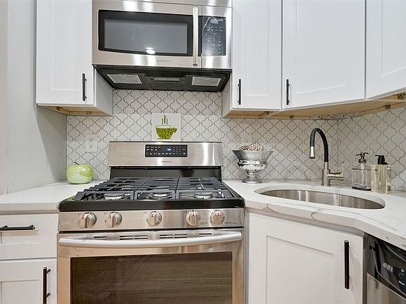 5th image of 346 Communipaw Ave APT 2F