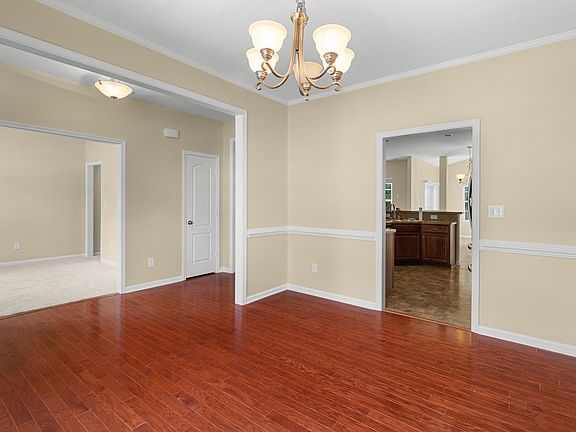 4th image of 729 Creekwood Dr