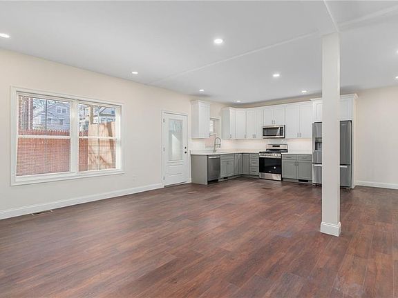 5th image of 206 Waterman St Floor 1