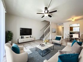 711 Russell Ln, Brandon, FL