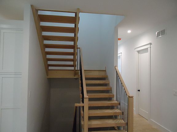 4th image of 97 Summit Blvd