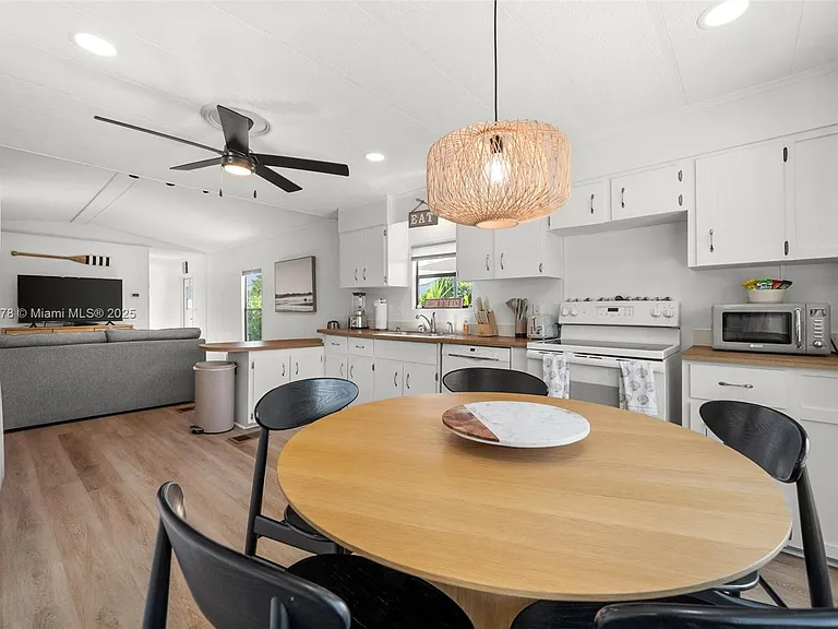 648 Palm Ave E #0 — Photo 15