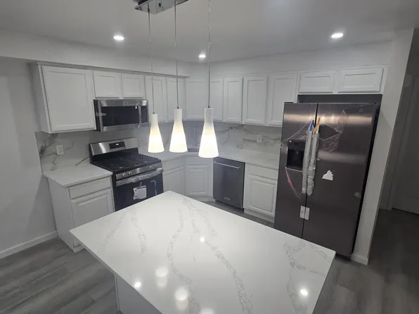 216 Beach 98th St Floor 1, Rockaway Park, NY 11694