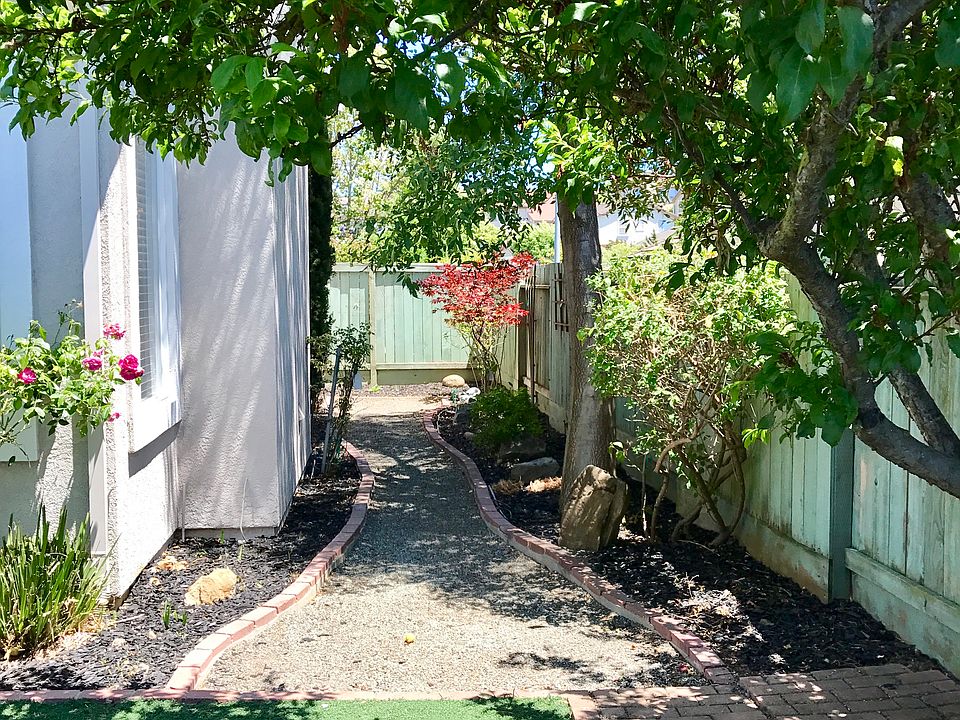 1st image of 27 Montevino Dr