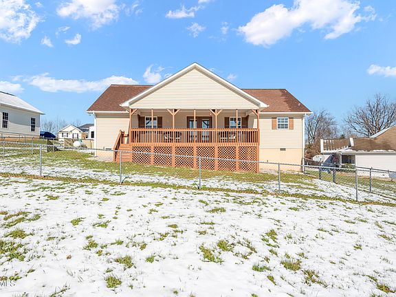 4th image of 140 Dustin Ln