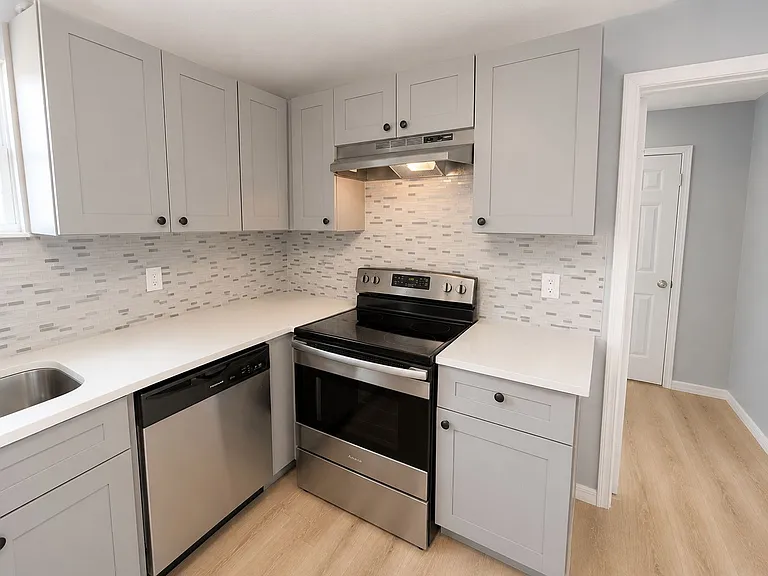 1008 W Grace St — Photo 2
