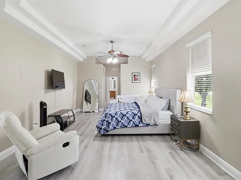 1124 Cypress Loft Pl — Photo 32