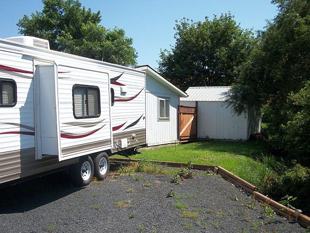 2nd image of 101 Throop St