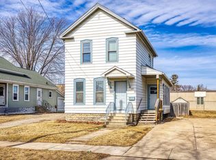814 Waugoo Ave, Oshkosh, WI 54901