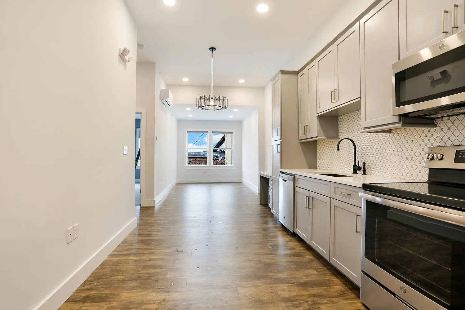 1 bed, 800 sqft, $3,500 — Photo 1