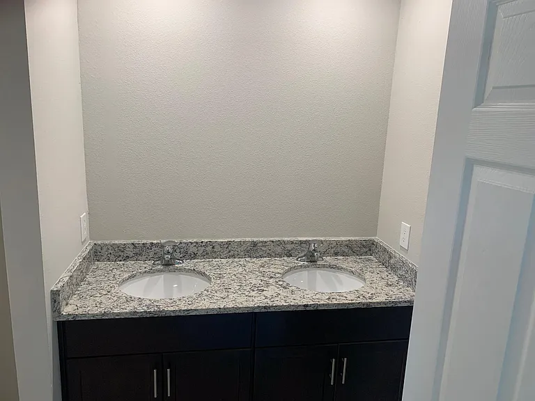 Master bedroom bathroom sinks