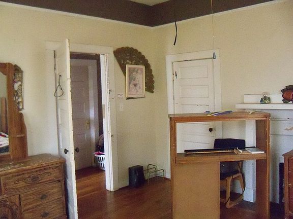 3rd image of 1002 E 1st Ave