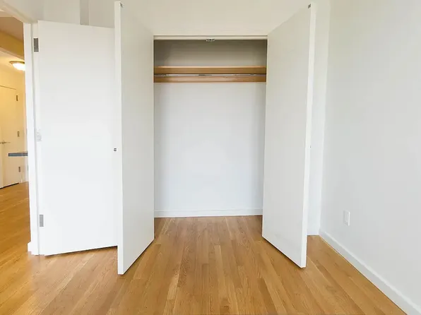 261 Eckford Street image 5 of 13