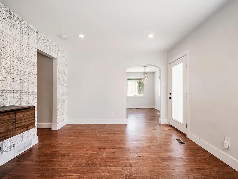 2545 S Filmore St E — Photo 5