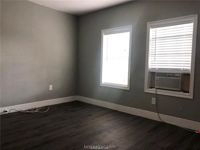 1704 N Baker St — Photo 8