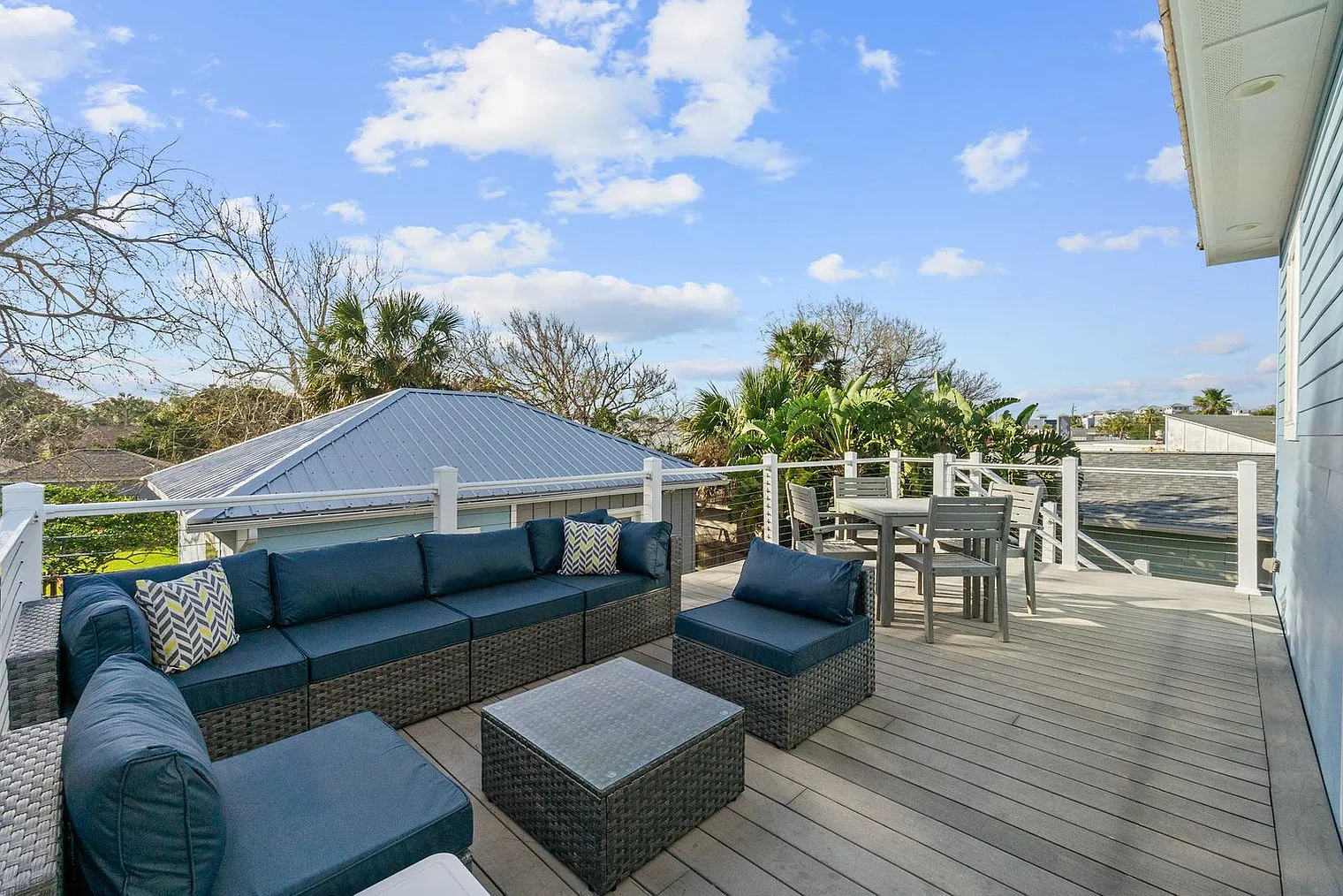 3 bed, 2.0 bath, 1237 sqft, $4,008 — Photo 4