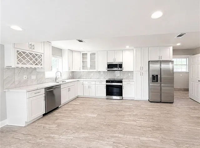 4472 Joycelyn Dr — Photo 10