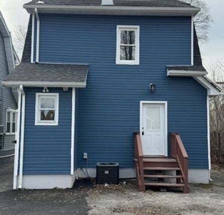 2nd image of 525 Argyle Ave