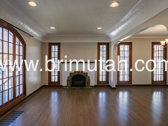 3rd image of 1572 E Kensington Ave