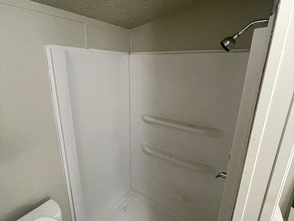 5th image of 160 Beaver Cir