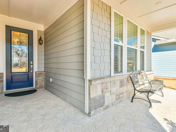 4th image of 284 Pecks Ct