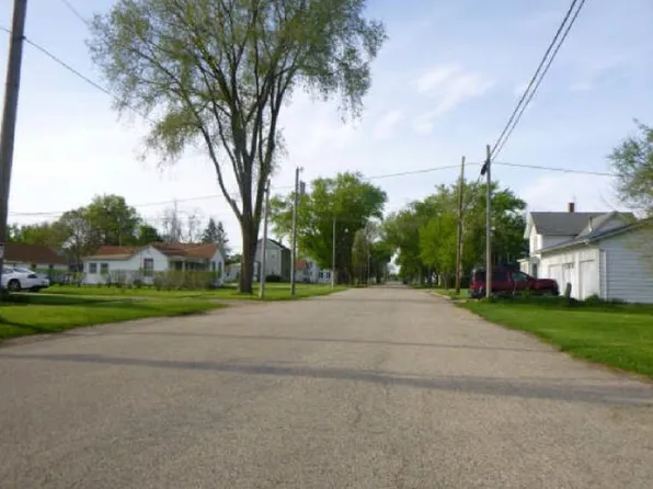 1605 W 2nd Ave, Brodhead, WI 53520