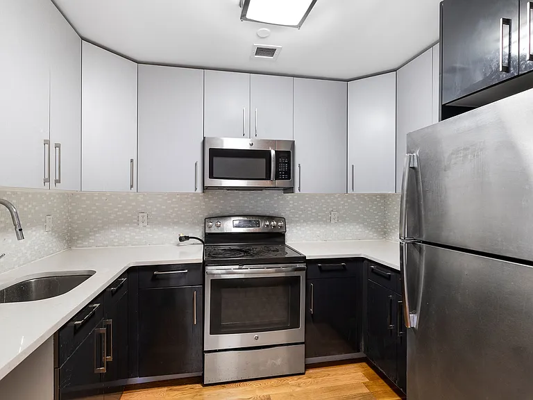 2727 Henry Hudson Pkwy W #504 — Photo 8