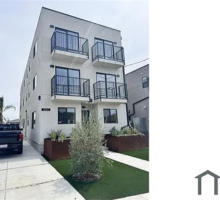 5 bed, 1660 sqft, $4,925 — Photo 2