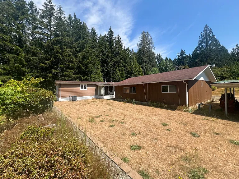 1052 SE Deep Lake Rd — Photo 5