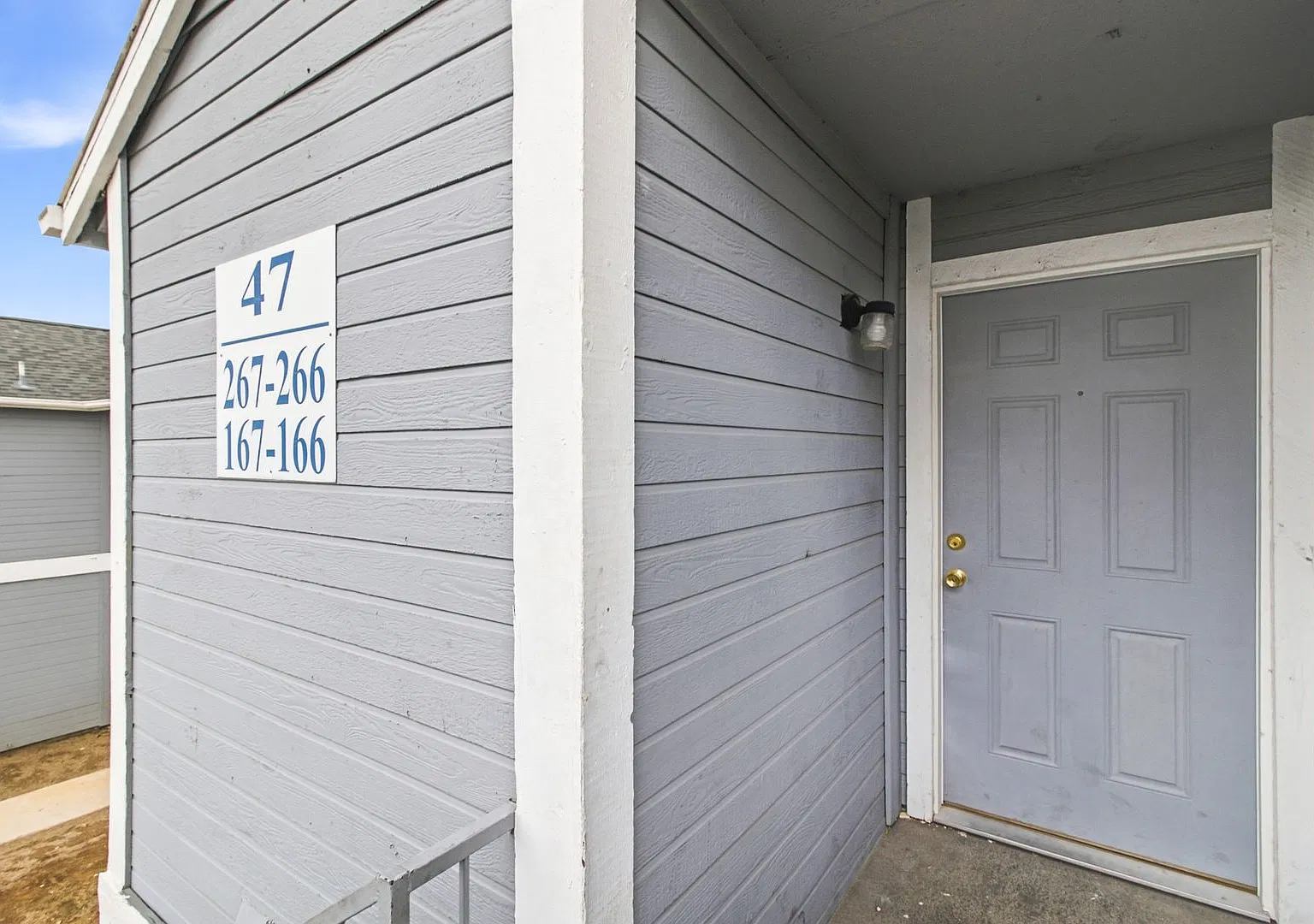2 BED 1 Bath Modern Living! — Photo 2